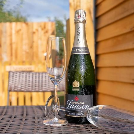 Alderton Apple - Luxury Cabin In The Cotswolds别墅 外观 照片