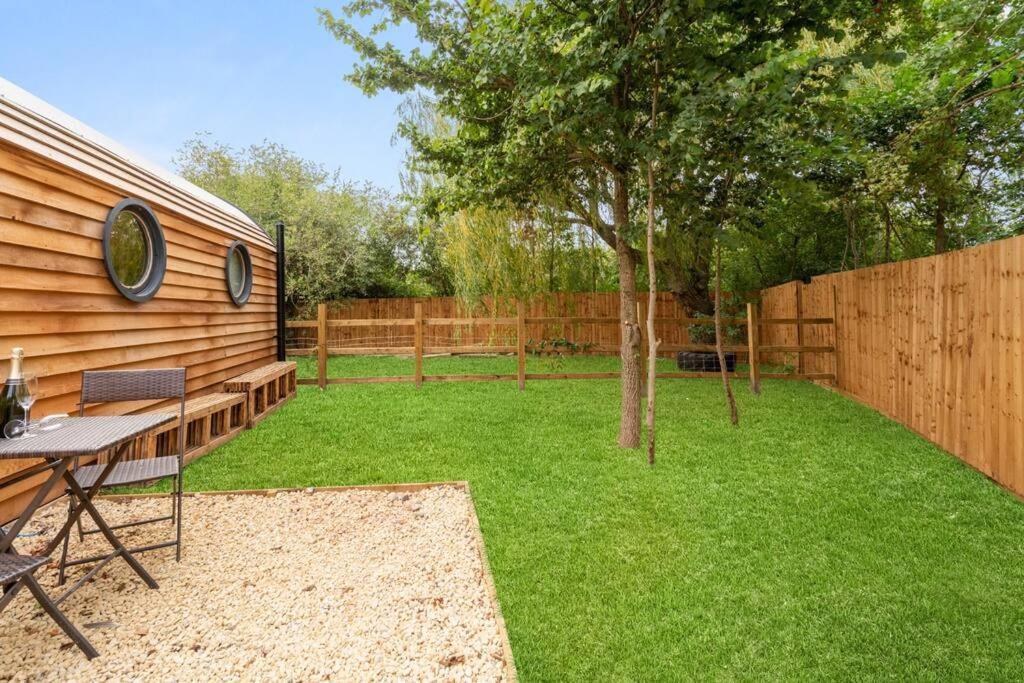 Alderton Apple - Luxury Cabin In The Cotswolds别墅 外观 照片