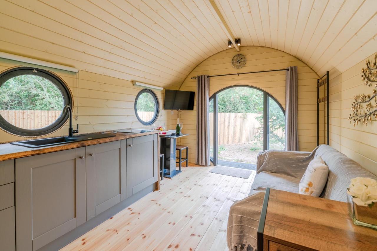 Alderton Apple - Luxury Cabin In The Cotswolds别墅 外观 照片